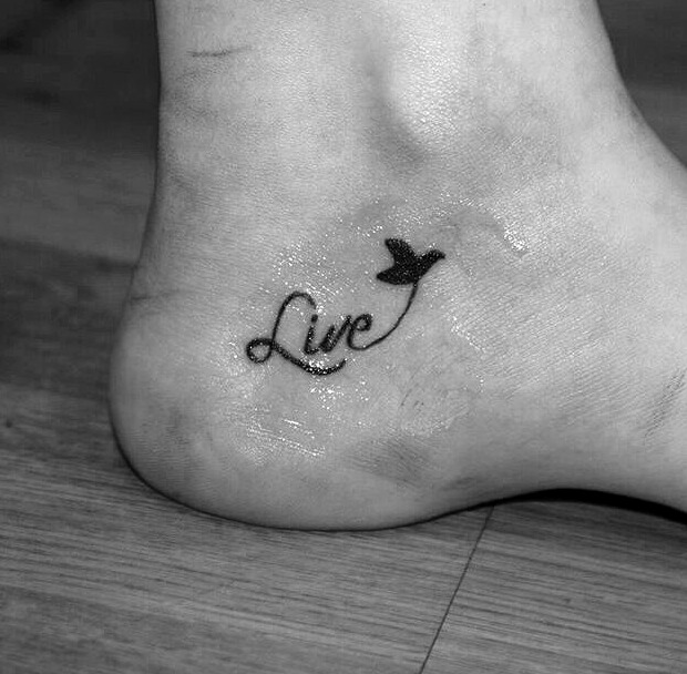 Diseños pequeños tatuajes pie