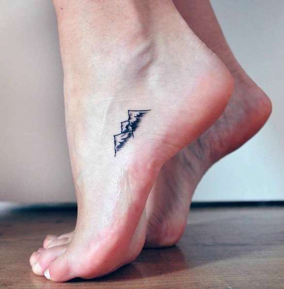 Tatuajes pequeños en el pie