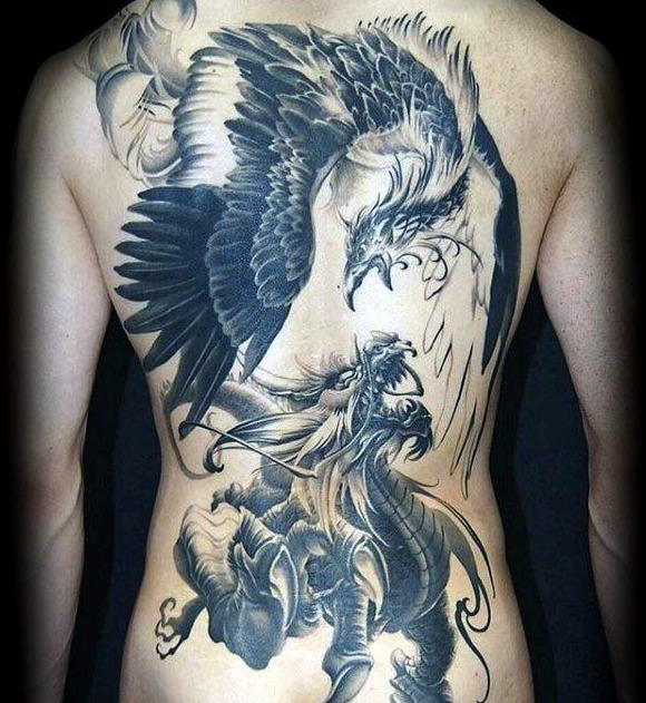 Tatuajes espalda hombres alas