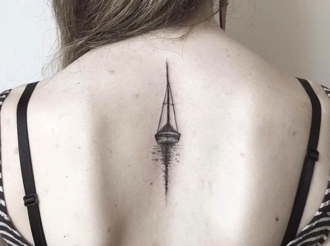 Tatuajes pequeños columna