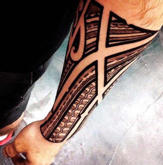 Diseño maorí antebrazo