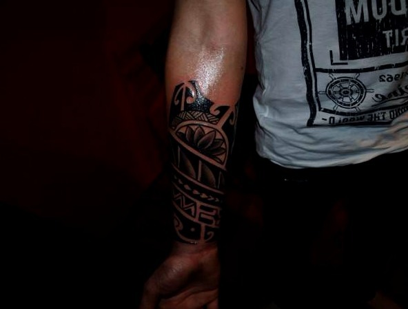 Tattoo tribal antebrazo
