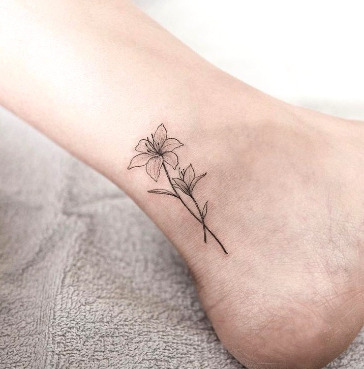 Tatuaje flor pequeña